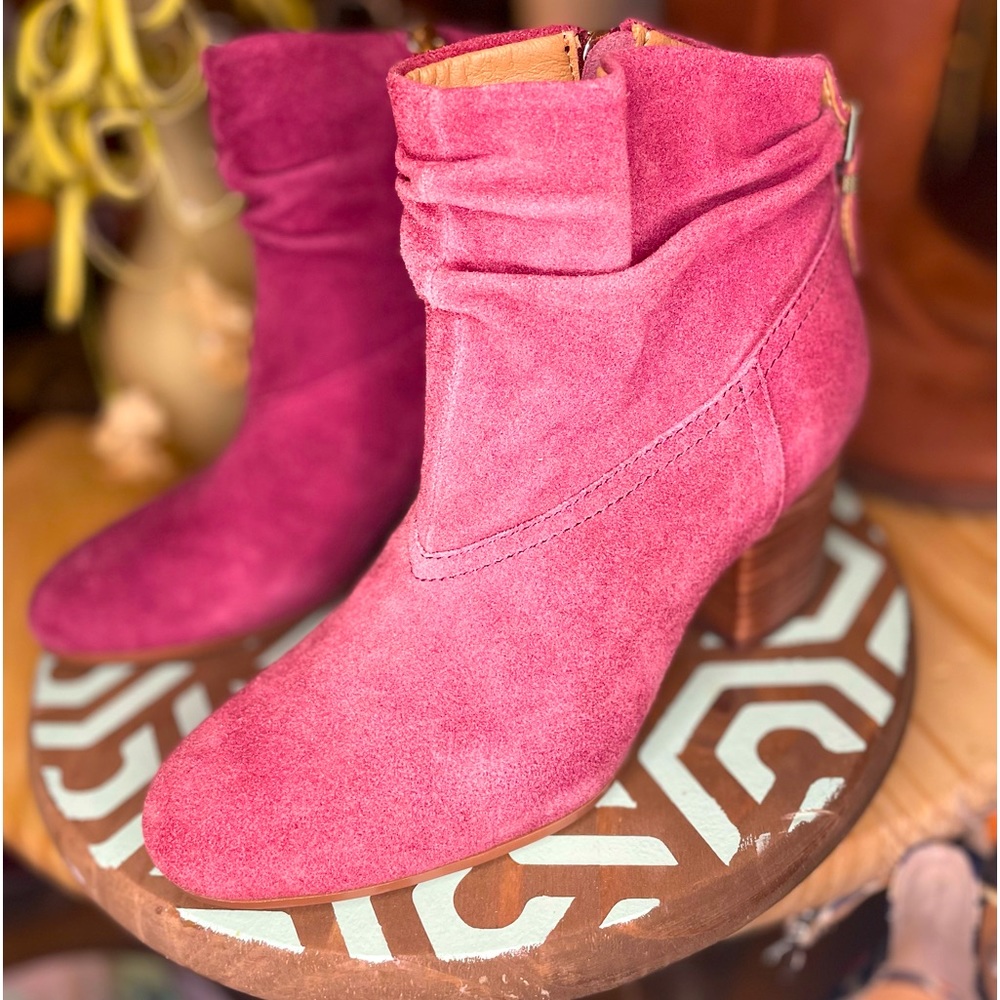 Womens Lucca Lane one of a kind sample shoe size 6